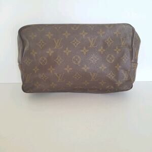 LOUIS VUITTON Trousse Toilette 28 Clutch Hand Bag Monogram Brown Zip Pouch
